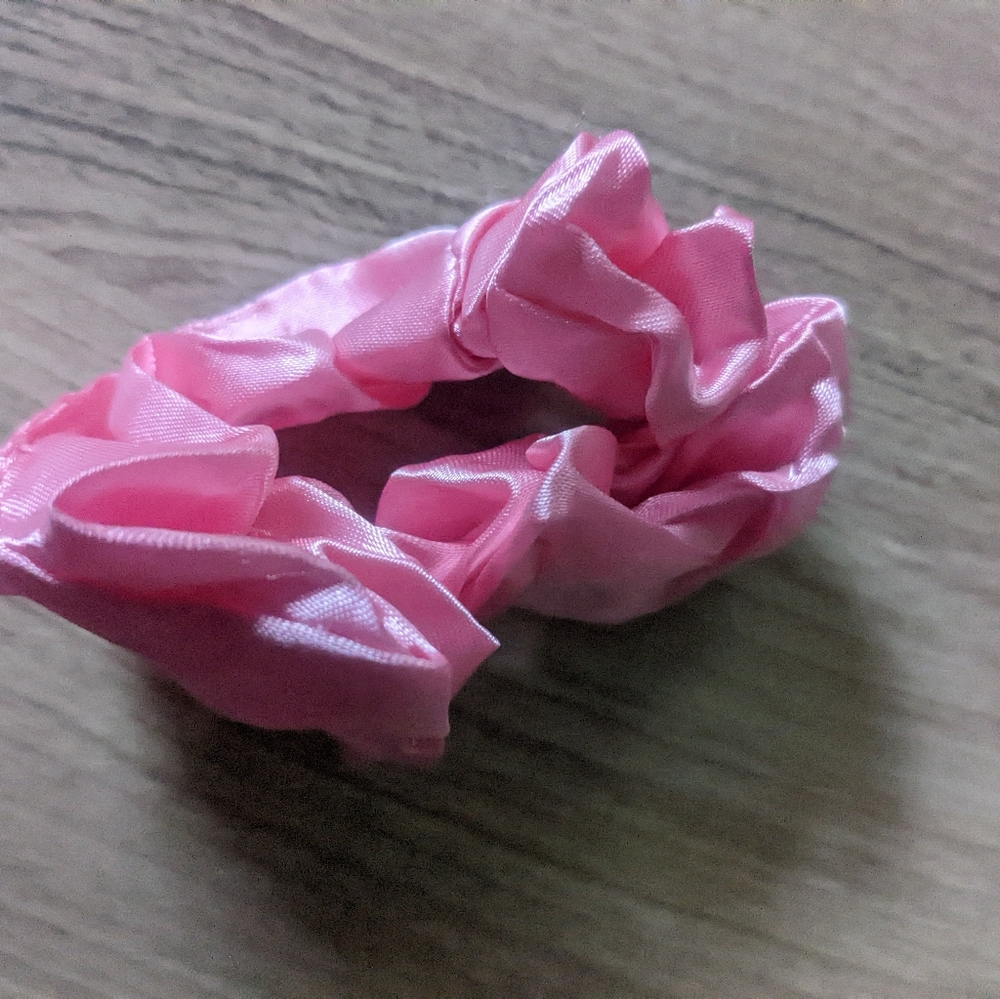 Pink scrunchie set! - Picture 2 of 6